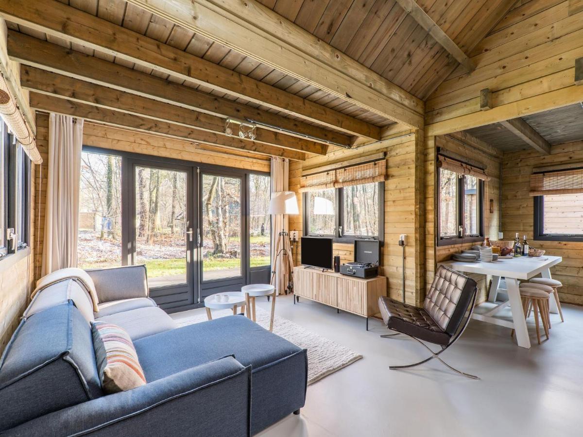 Cosy Wooden House Amid Woods In Soesterberg Utrecht Bagian luar foto